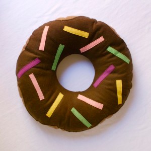 almofada-donut-de-chocolate